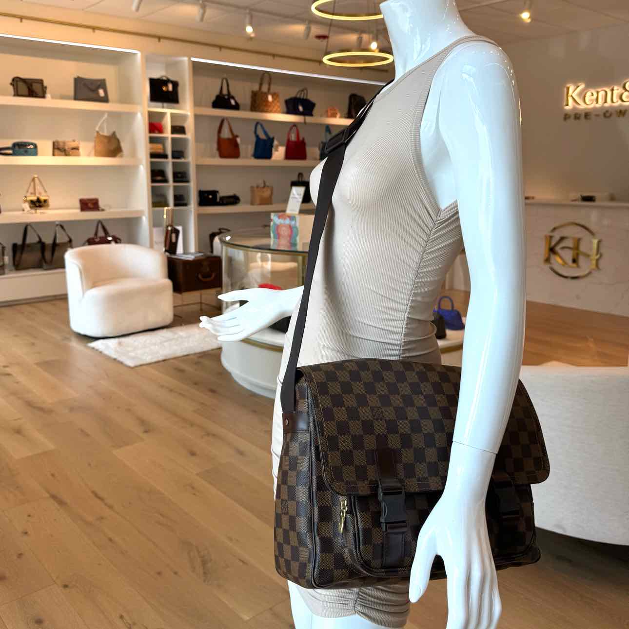 LOUIS VUITTON Damier Ebene Melville Messenger Bag (Pre-Owned)