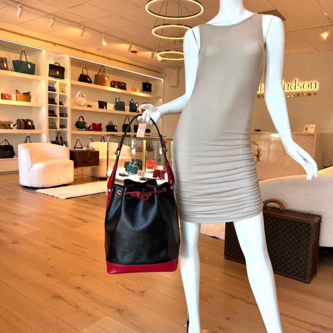 LOUIS VUITTON Epi Leather Noe GM Bucket Bag