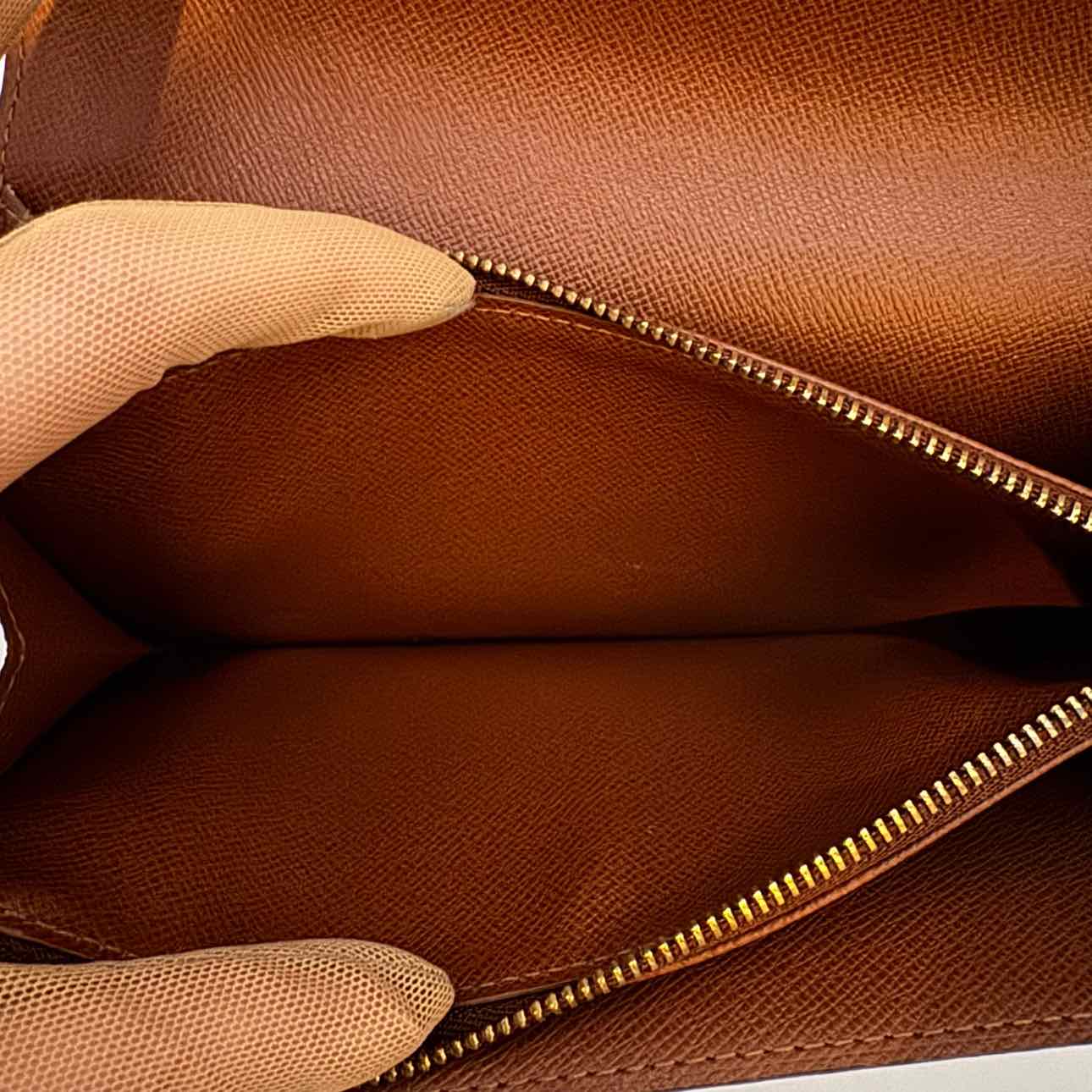 LOUIS VUITTON Monogram Porte Monnaie Credit