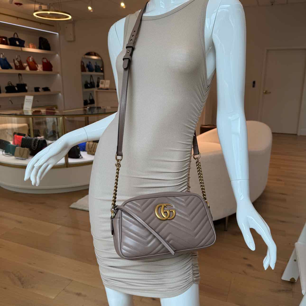 GUCCI GG Matelasse Chevron Leather Small Marmont Camera Bag Beige (Pre-Owned)