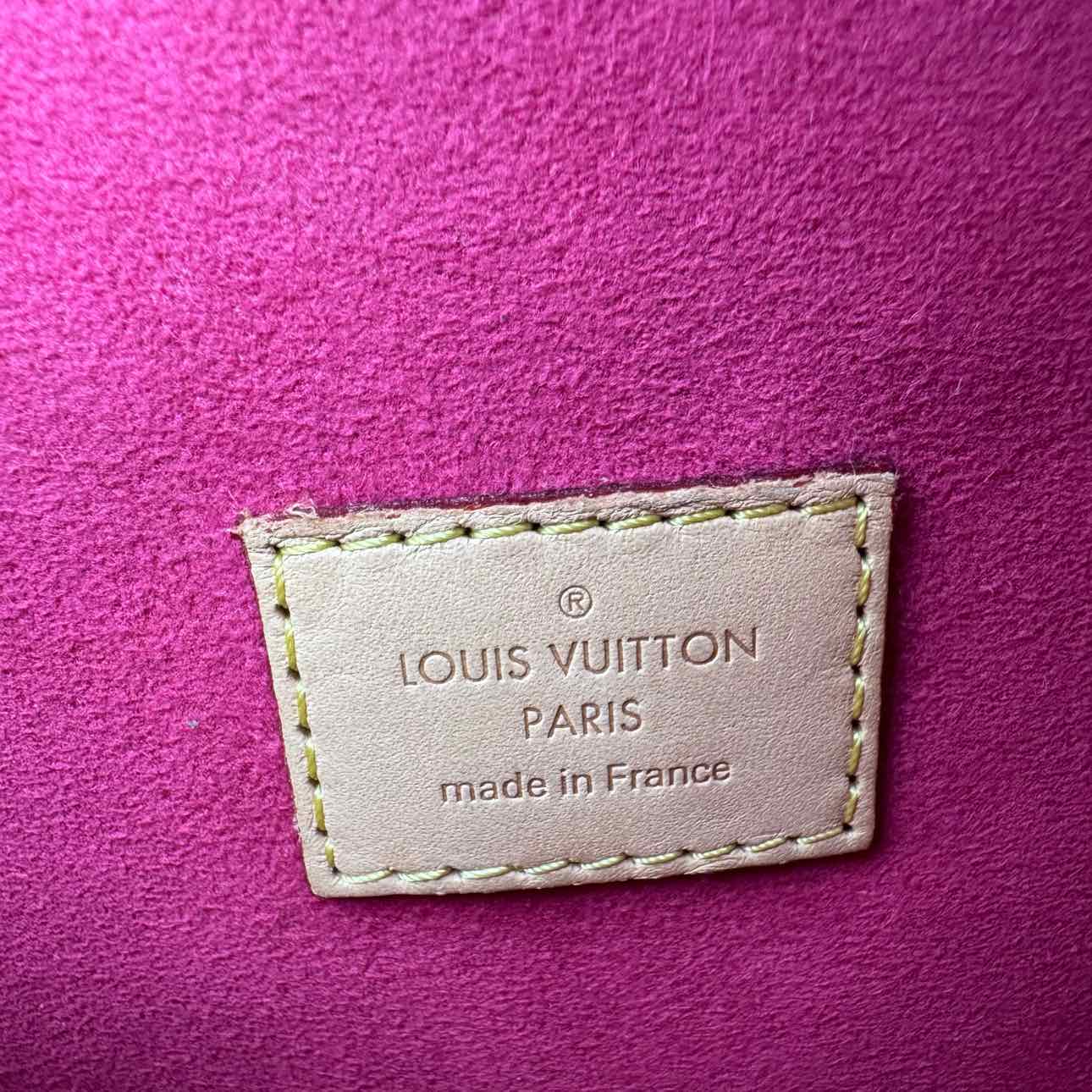 LOUIS VUITTON Monogram Canvas Love Lock Pochette Metis MM (Pre-Owned)