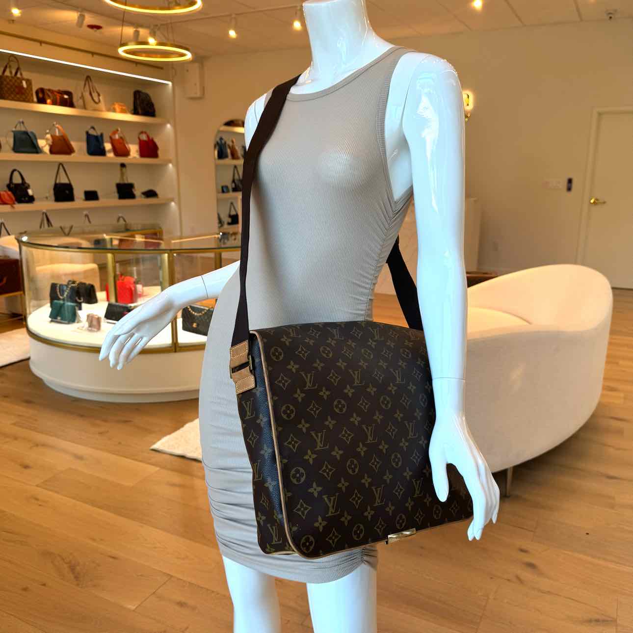 LOUIS VUITTON Monogram Canvas Abbesses  Messenger Bag (Pre-Owned)