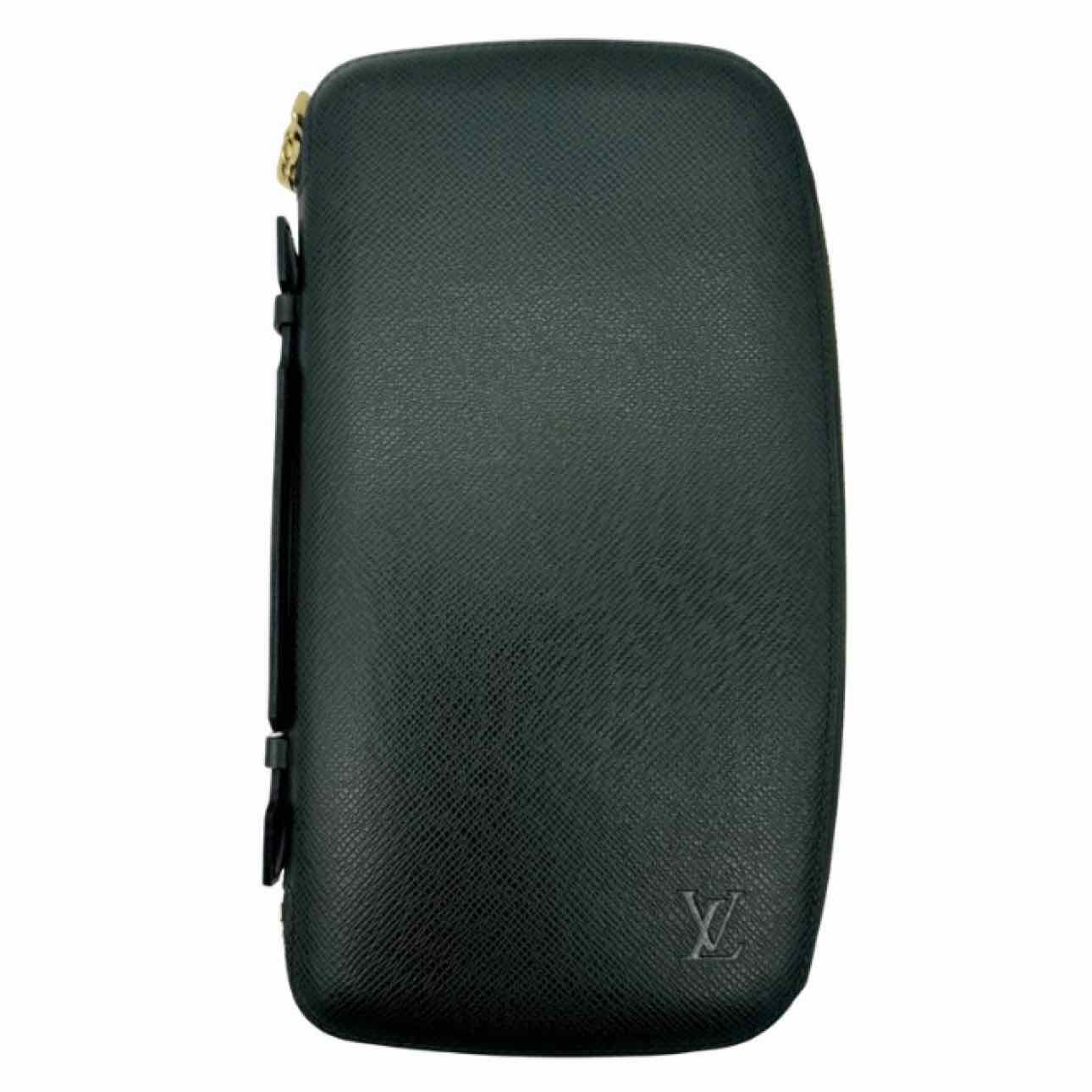 LOUIS VUITTON Taiga Atholl Organizer Epicea